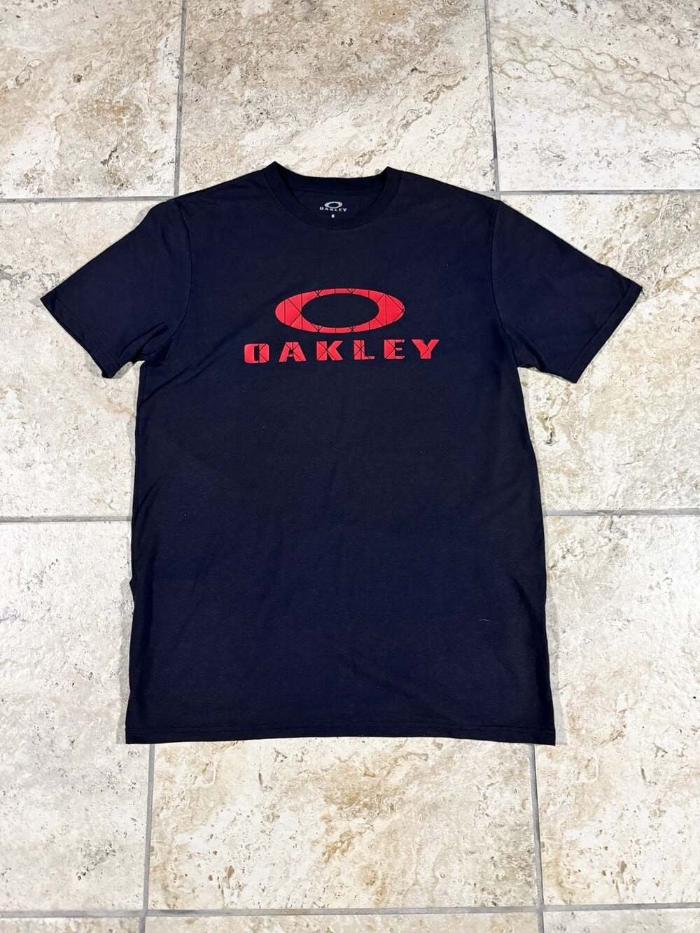 Oakley Machined T-Shirt Size L Black Red Graphic Logo
